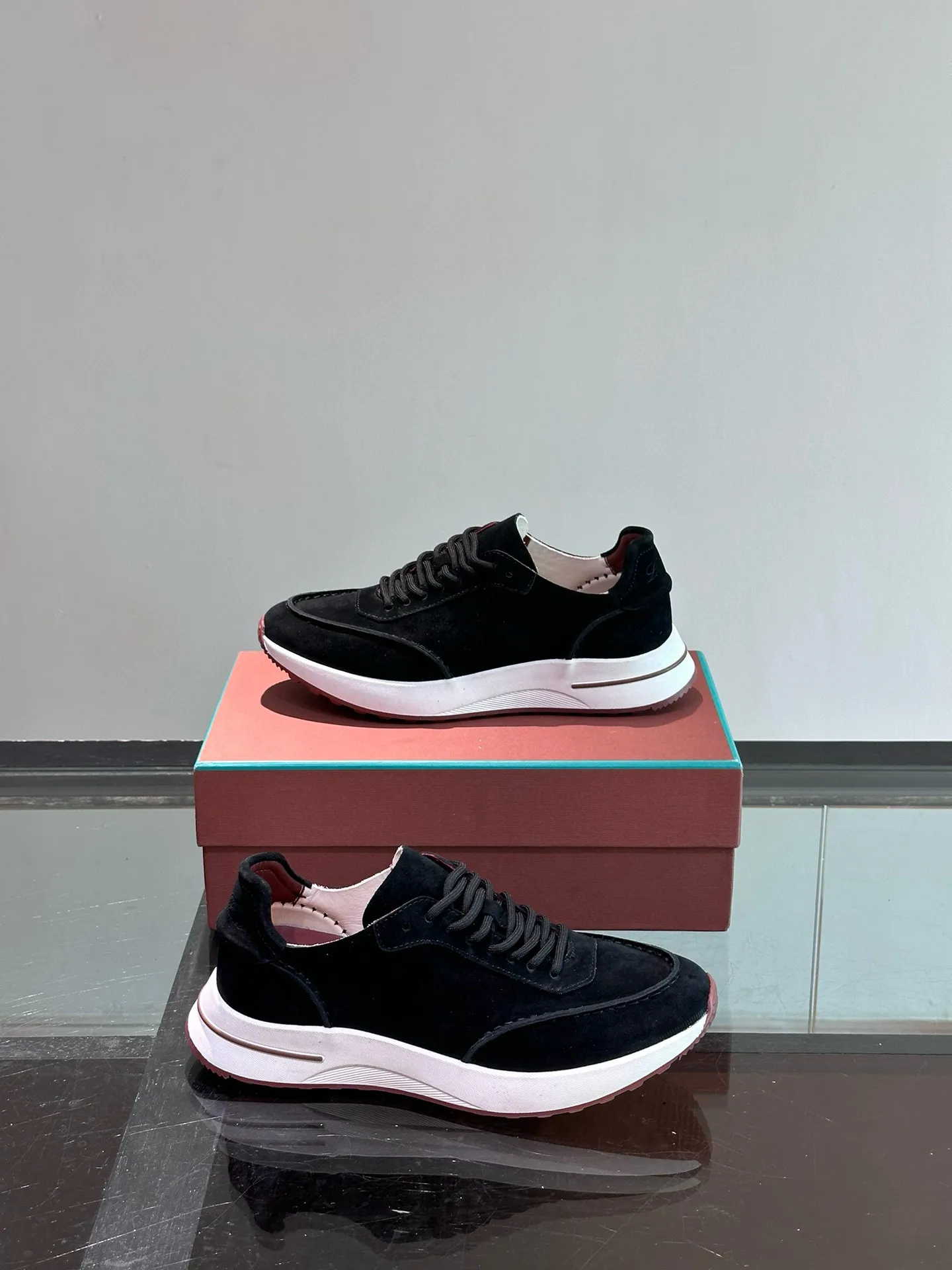 Factory price: 540💰Loro men's shoes💰iana niche Loro classic jogging shoes, men's lace-up casual shoes and sneakers, high-quality lightweight and comfortable fabrics, suitable for outdoor leisure, the color scheme is young and energetic, and it looks great with sportswear or casual suits! Size: 39-46 (customized sizes of 45 and 46 are non-refundable)